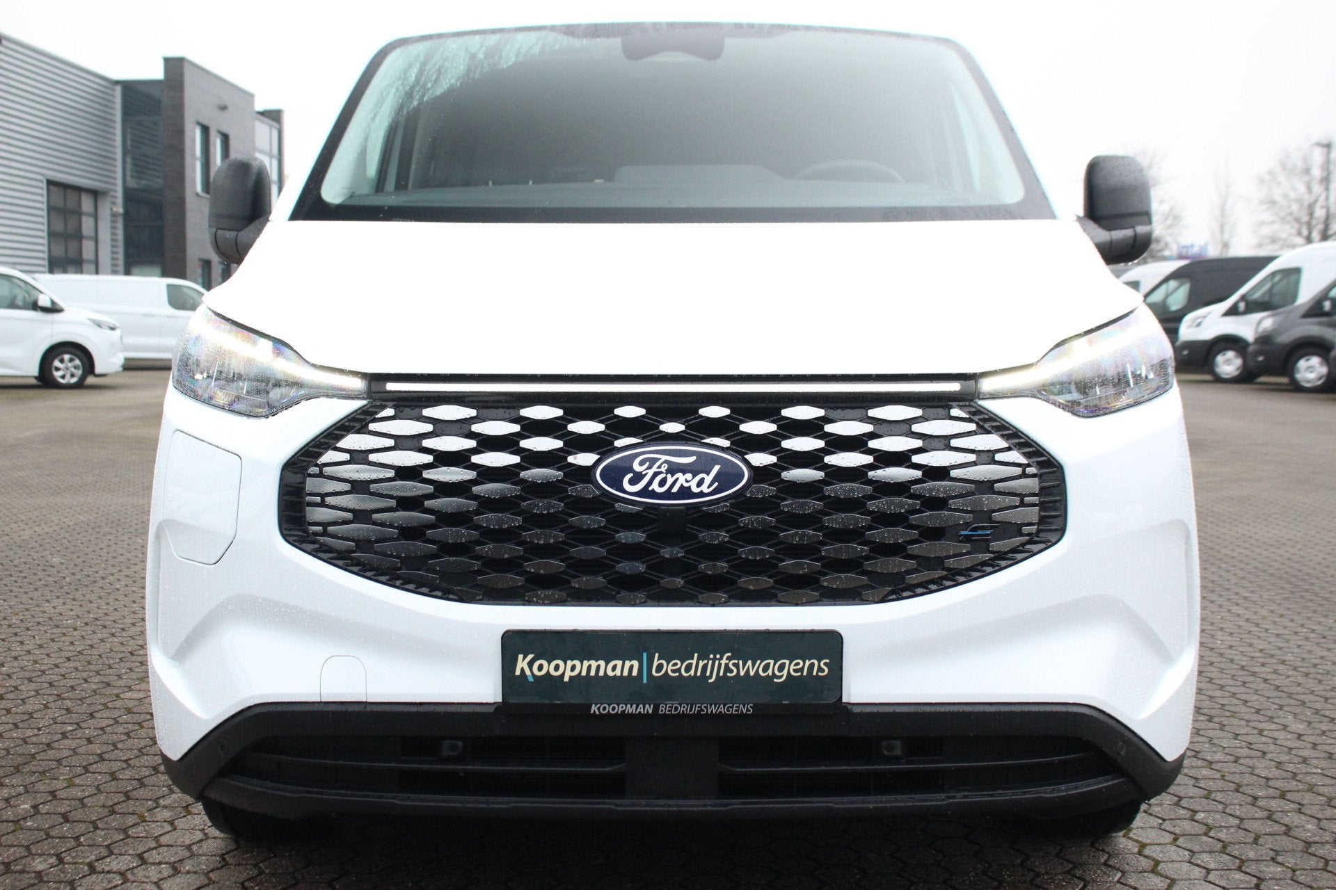 Ford E-Transit Custom 320 L1H1 Kombi | 9 persoons | Trend |, Auto's, Automaat, Achterwielaandrijving, Overige carrosserieën, Wit