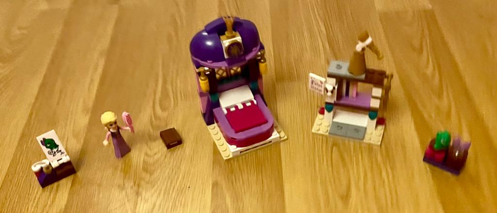 Complete LEGO Disney rapunzels slaapkamer set goede staat, Lego, Ophalen of Verzenden, Zo goed als nieuw, Disney