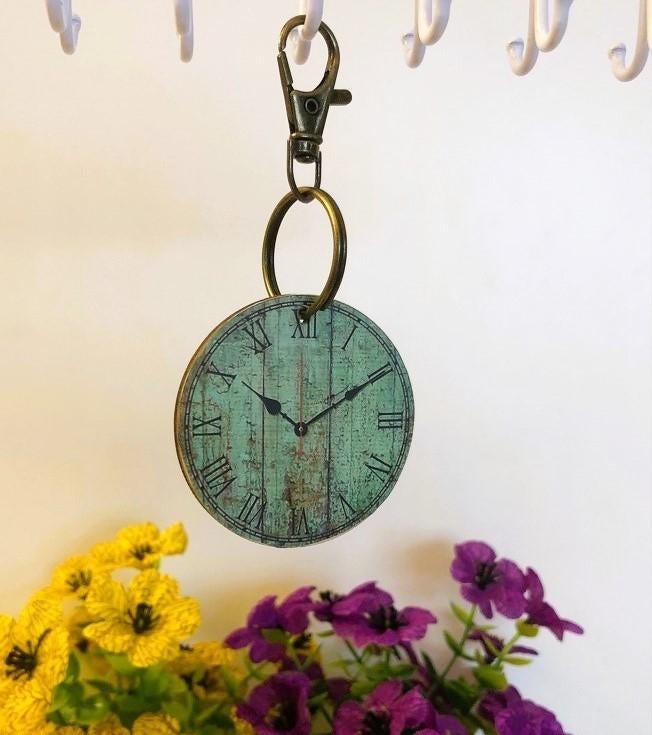 Vintage sleutelhanger klok ronde hout groen metaal brons, Verzenden, Nieuw