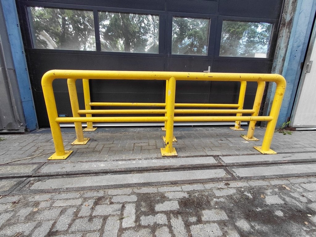 Stalen aanrijdbeveiliging / veiligheidshek geel, Ophalen of Verzenden, Gebruikt, 250 mm of meer, Overige typen