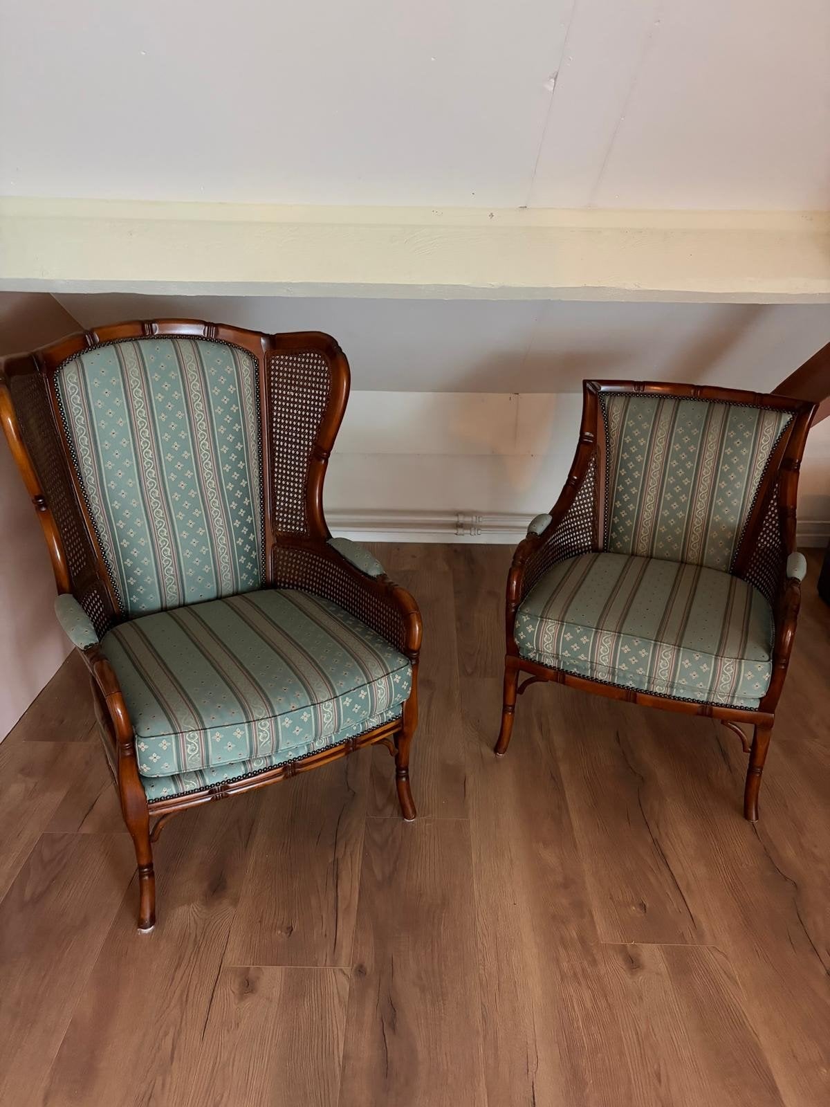 Set van 2 klassieke stoelen met voetenbankje, Ophalen, Twee, Overige kleuren, Zo goed als nieuw