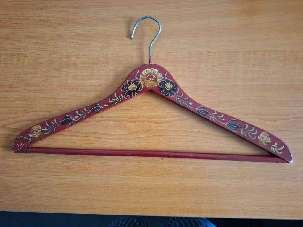 4 mooie kleding hangers beschilderd met hindeloopen motief, Antiek en Kunst, Ophalen of Verzenden