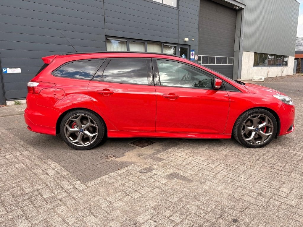 ✅Ford Focus ST 2.0 Ecoboost 250 PK ✅, Auto's, 4 cilinders, Handgeschakeld, Dealer onderhouden, Xenon verlichting