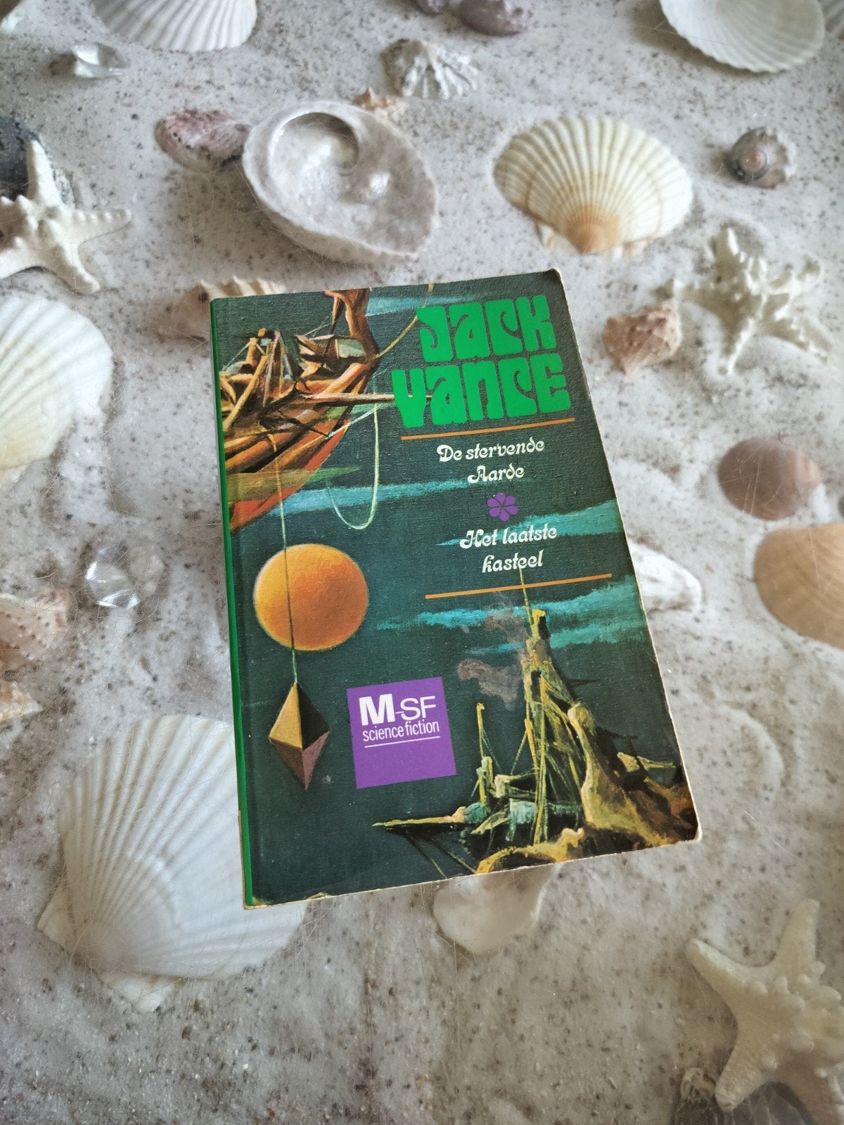 Jack Vance - Stervende aarde / Het laatste kasteel, Ophalen of Verzenden, Gelezen