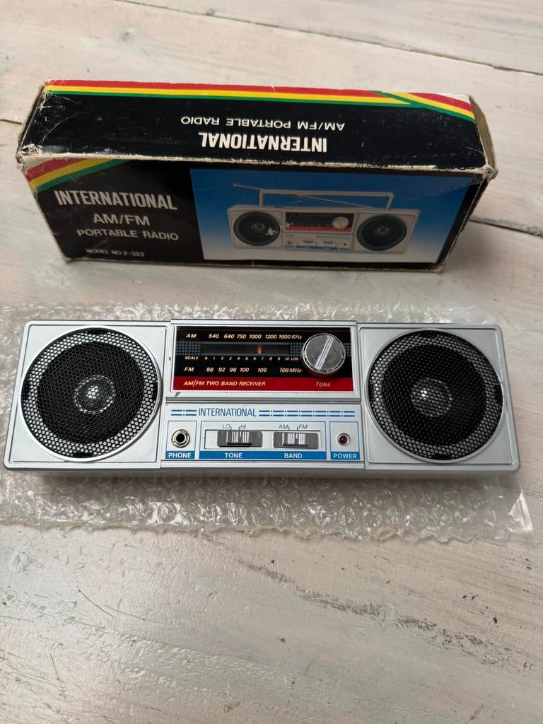 International radio F-323 AM FM retro, Overige merken, Tuner of Radio, Draagbaar, Ophalen of Verzenden