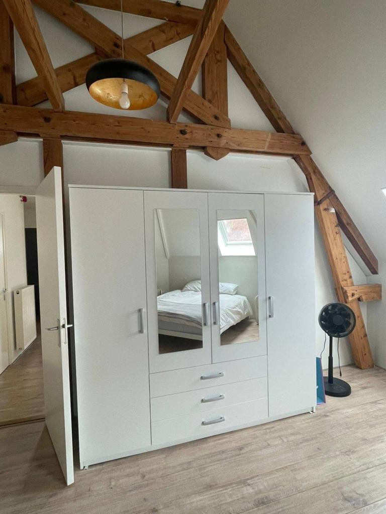Urgent JYSK Vellerup kledingkast met spiegeldeuren, Huis en Inrichting, Kasten | Kledingkasten, Ophalen, 200 cm of meer, 150 tot 200 cm