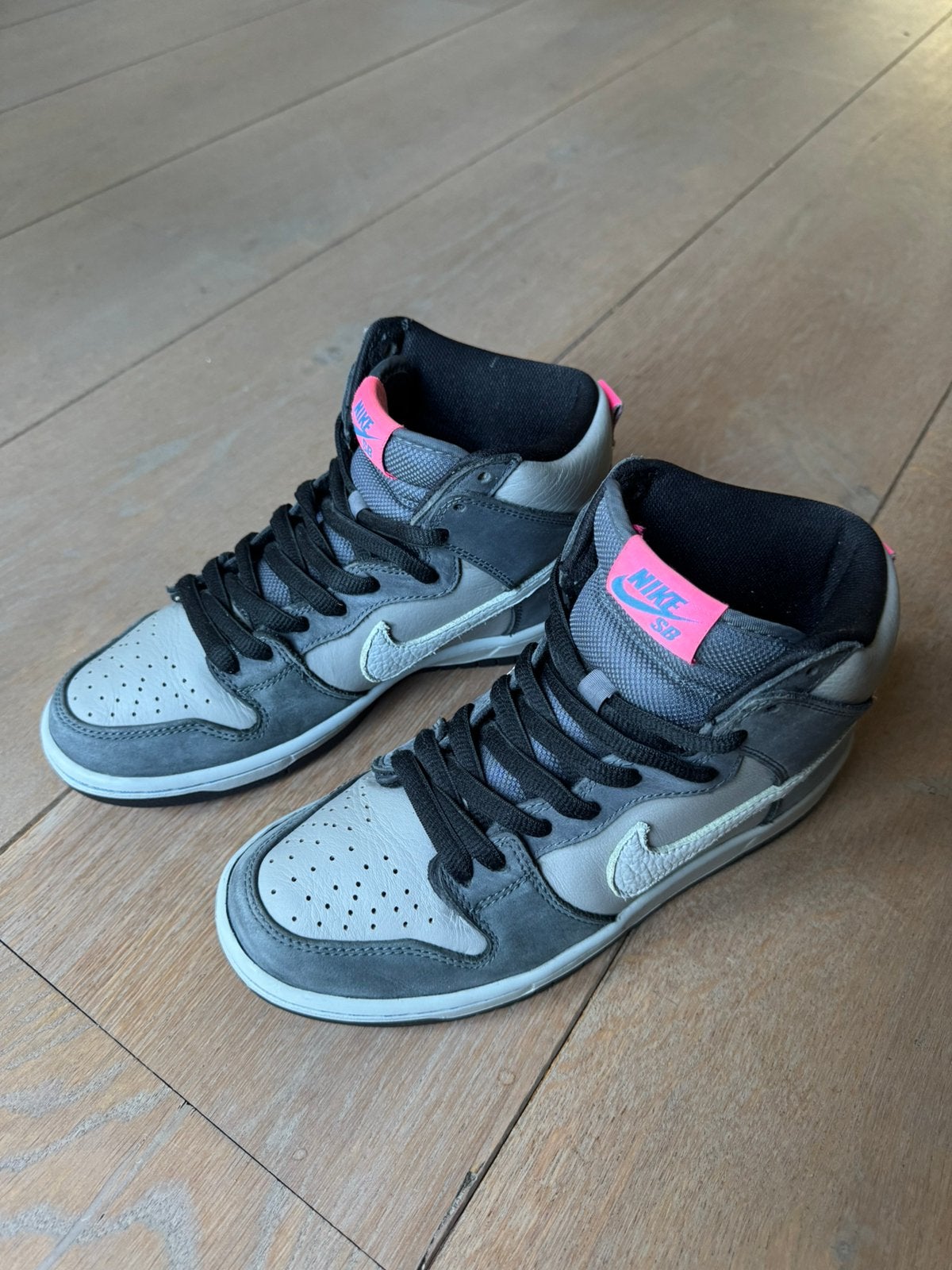 Nike Dunk SB High Pro ‘Medium grey/Pink’, Ophalen of Verzenden, Sneakers of Gympen, Grijs, Gedragen