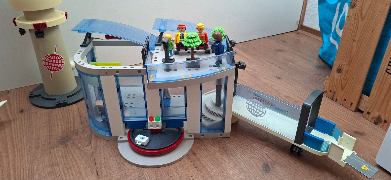 PLAYMOBIL Vliegveld met vliegtuig ,verkeerstoren (4311 & 43, Ophalen of Verzenden, Gebruikt, Bouwen
