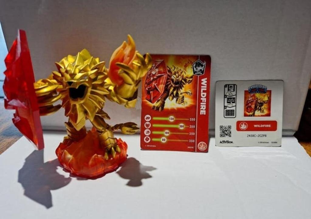 Skylanders Trap Team Wildfire figuur + kaart (Wii), Avontuur en Actie, 2 spelers, Ophalen of Verzenden, Zo goed als nieuw
