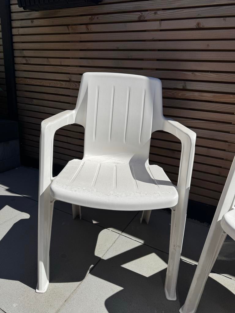 Witte kunststof tuinstoelen (2 stuks), Ophalen, Gebruikt, Kunststof, Stapelbaar