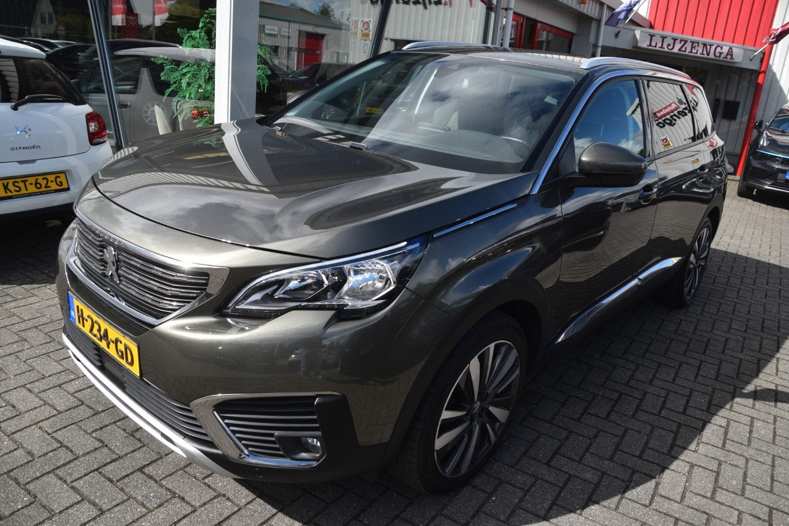 Peugeot 5008 1.2 PureTech Allure Avantage Carplay | 19 inch, Stof, Gebruikt, Euro 6, 1199 cc