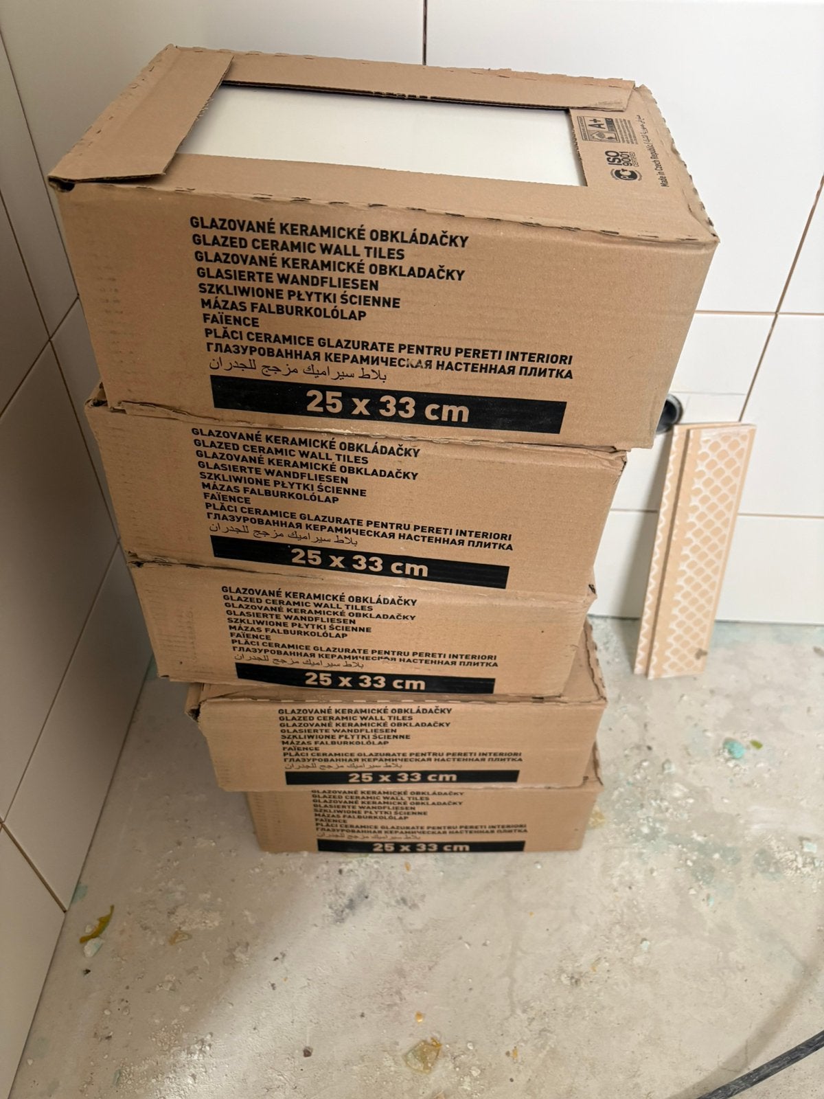 5 pakken tegels maat 25 bij 33 mat wit, Ophalen of Verzenden, Zo goed als nieuw, Minder dan 5 m², 20 tot 40 cm