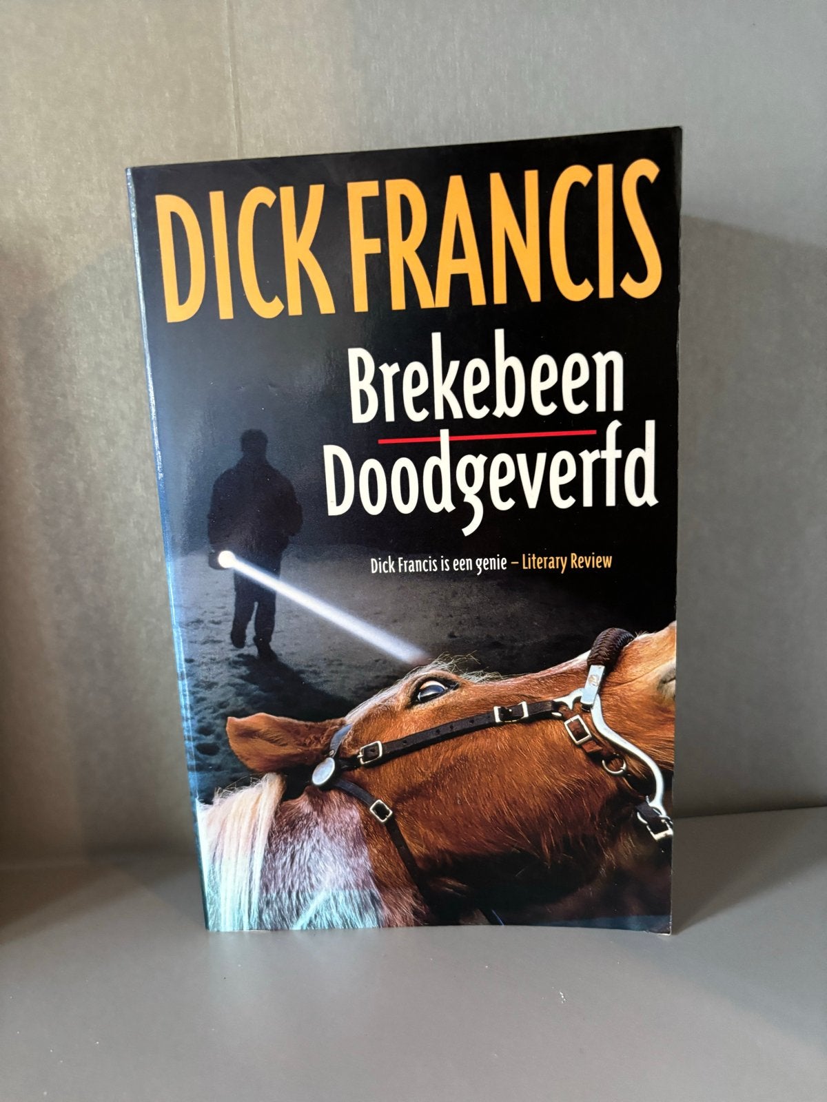 Dick Francis - Brekebeen Doodgeverfd, Boeken, Ophalen of Verzenden, Gelezen