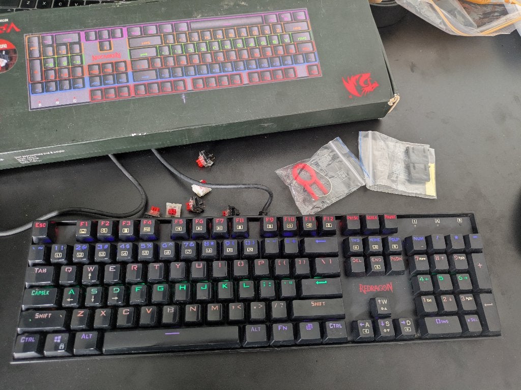 Redragon Vara Mechanical Keyboard - Wired, Gebruikt, Redragon, Ophalen of Verzenden, Hot-swappable