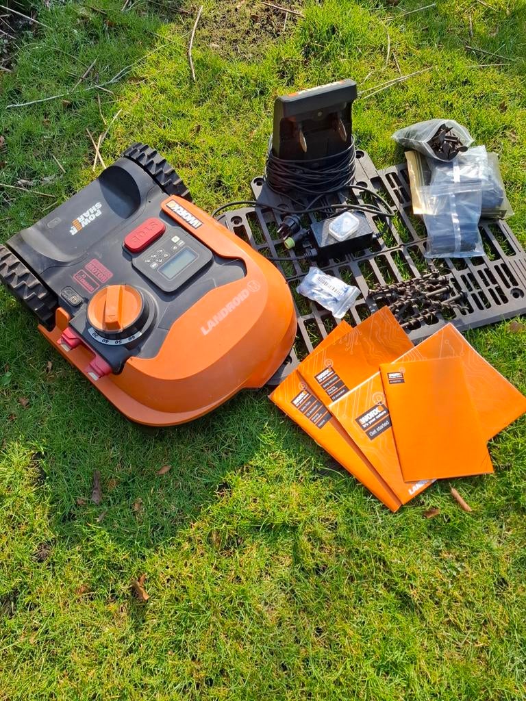 Worx Landriot robotmaaier WR143E 1000m2, Tuin en Terras, Ophalen