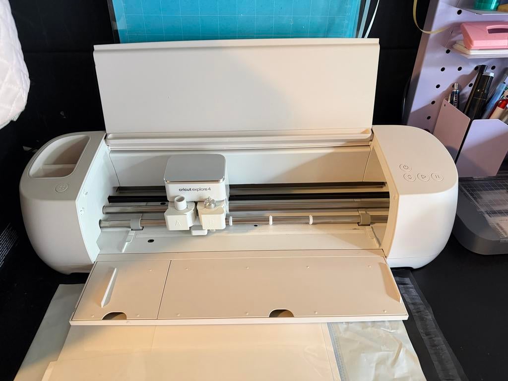 Cricut Explore 4 met accessoires, flex en vinyl, Gebruikt, Ophalen of Verzenden, Machine, Cricut