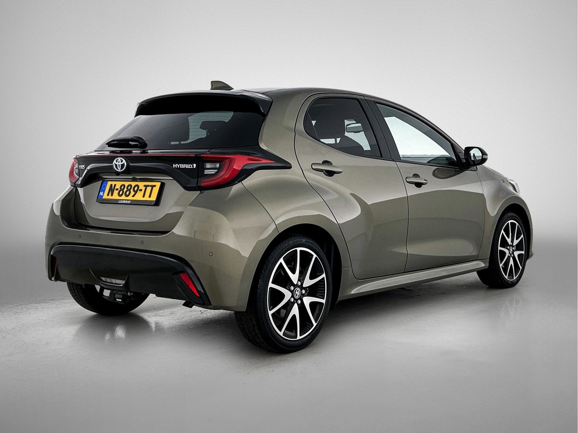 Toyota Yaris 1.5 Hybrid Executive Premium Pack | Dealer onde, 12 maanden, 450 kg, Gebruikt, Bedrijf