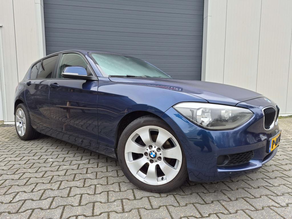 BMW 116i 1SERIE 5D|Beurt|Stoelverwarming|Sport|abc-klep, 1-Serie, 4 cilinders, 19 km/l, 1265 kg