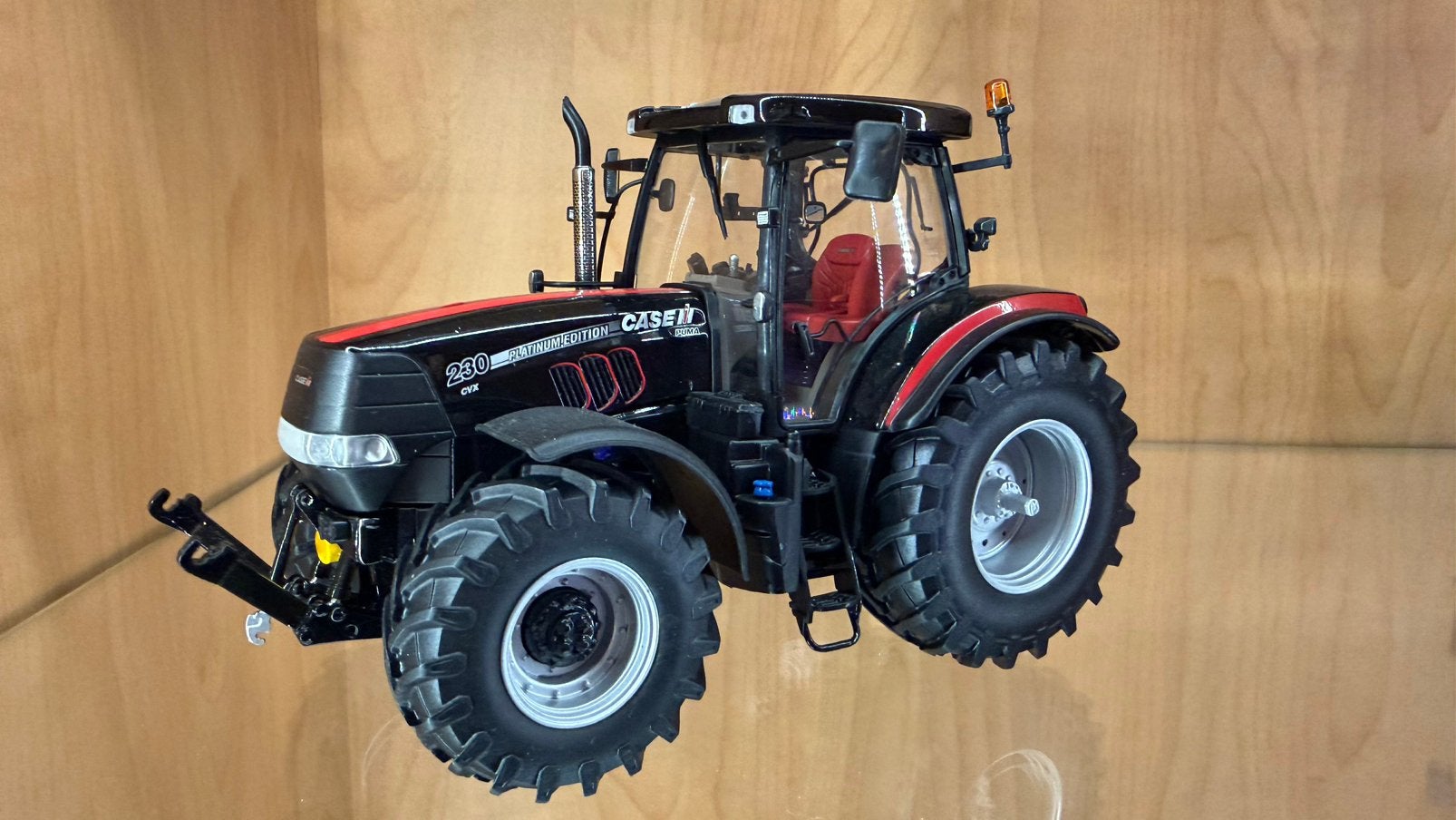 Case Puma CVX 230 Platinum edition UH4262 schaal 1:32, Ophalen, Zo goed als nieuw, Tractor of Landbouw, Universal Hobbies