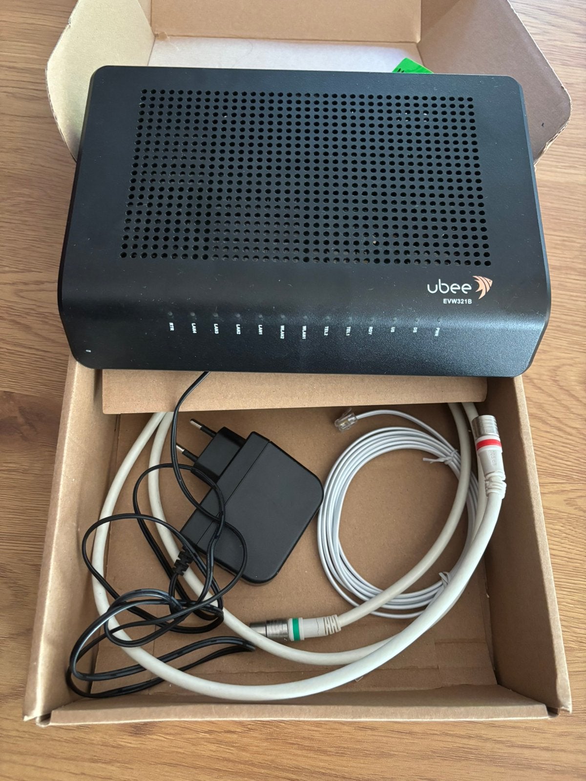 Ubee EVW321B Wi-Fi Kabelmodem (Ziggo), Ophalen of Verzenden, Zo goed als nieuw