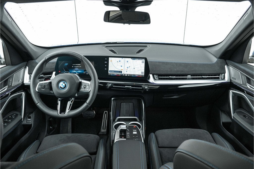 BMW iX1 eDrive20 M Sport / Panoramadak / Sportstoelen / Comf, Auto's, BMW, Gebruikt, Met garantie (alle), Origineel Nederlands