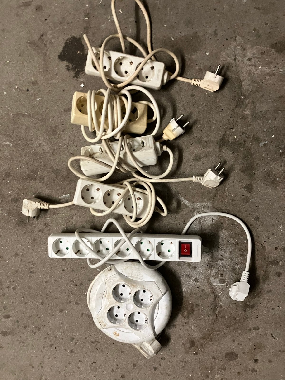 Diverse elektrische verleng- en schakelmaterialen, Ophalen, Gebruikt, Stekkerdoos
