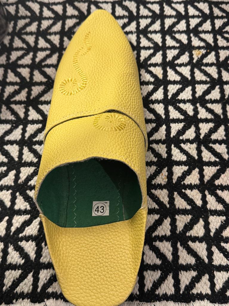 Gele Marokkaanse Babouches - Maat 43, Kleding | Dames, Schoenen, Zo goed als nieuw, Instappers, Geel, Ophalen of Verzenden