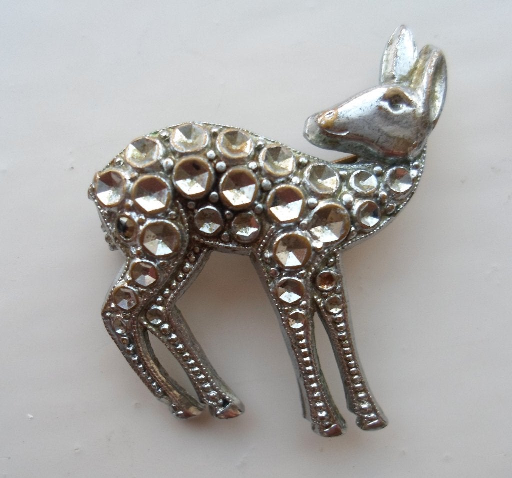 Oude Broche hertje. Zilverkleurig met strass steentjes, Overige materialen, Ophalen of Verzenden, Zo goed als nieuw, Zilver