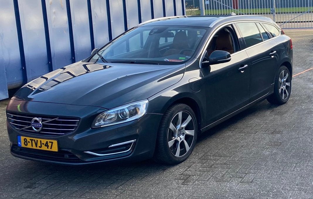 Volvo V60 D6 Plug-in Hybrid Erg netjes en goed onderhouden, 1849 kg, 1800 kg, Bi-Xenon koplampen, 285 pk