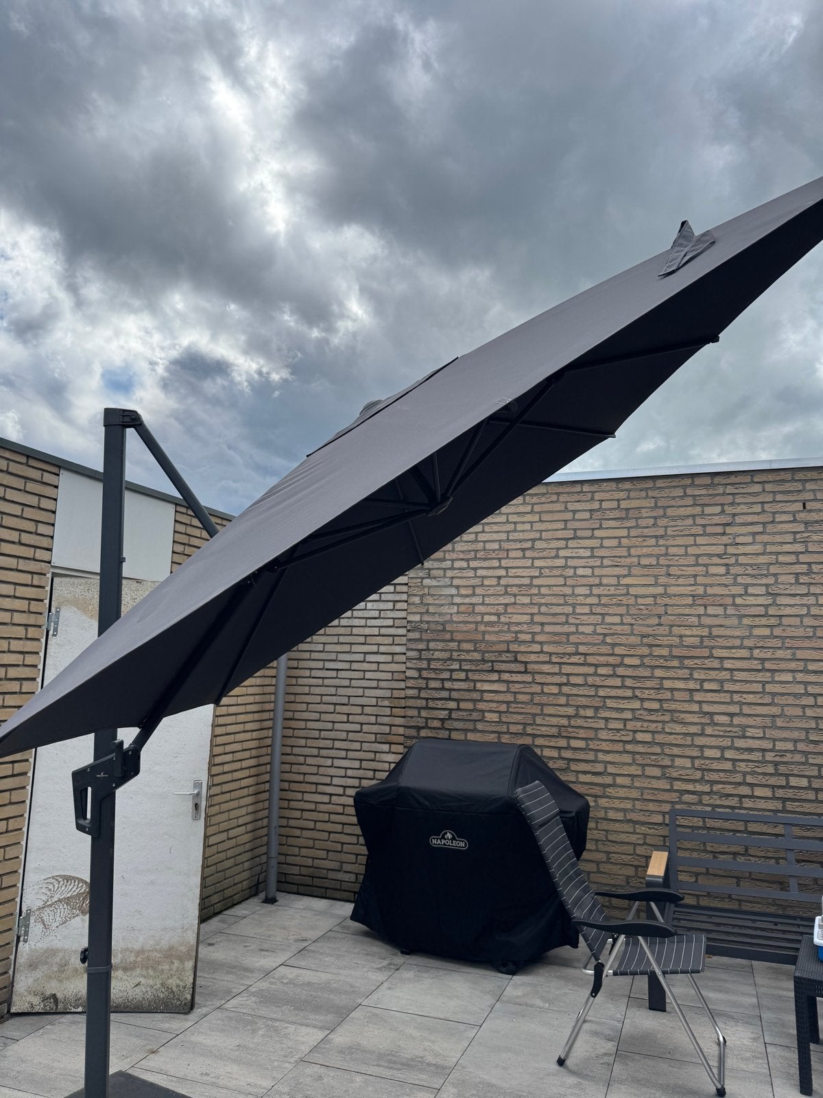 Lesli Living Zweefparasol 250x250 cm Antraciet - 360 Draaib, Ophalen, Gebruikt, 2 tot 3 meter, Zweefparasol