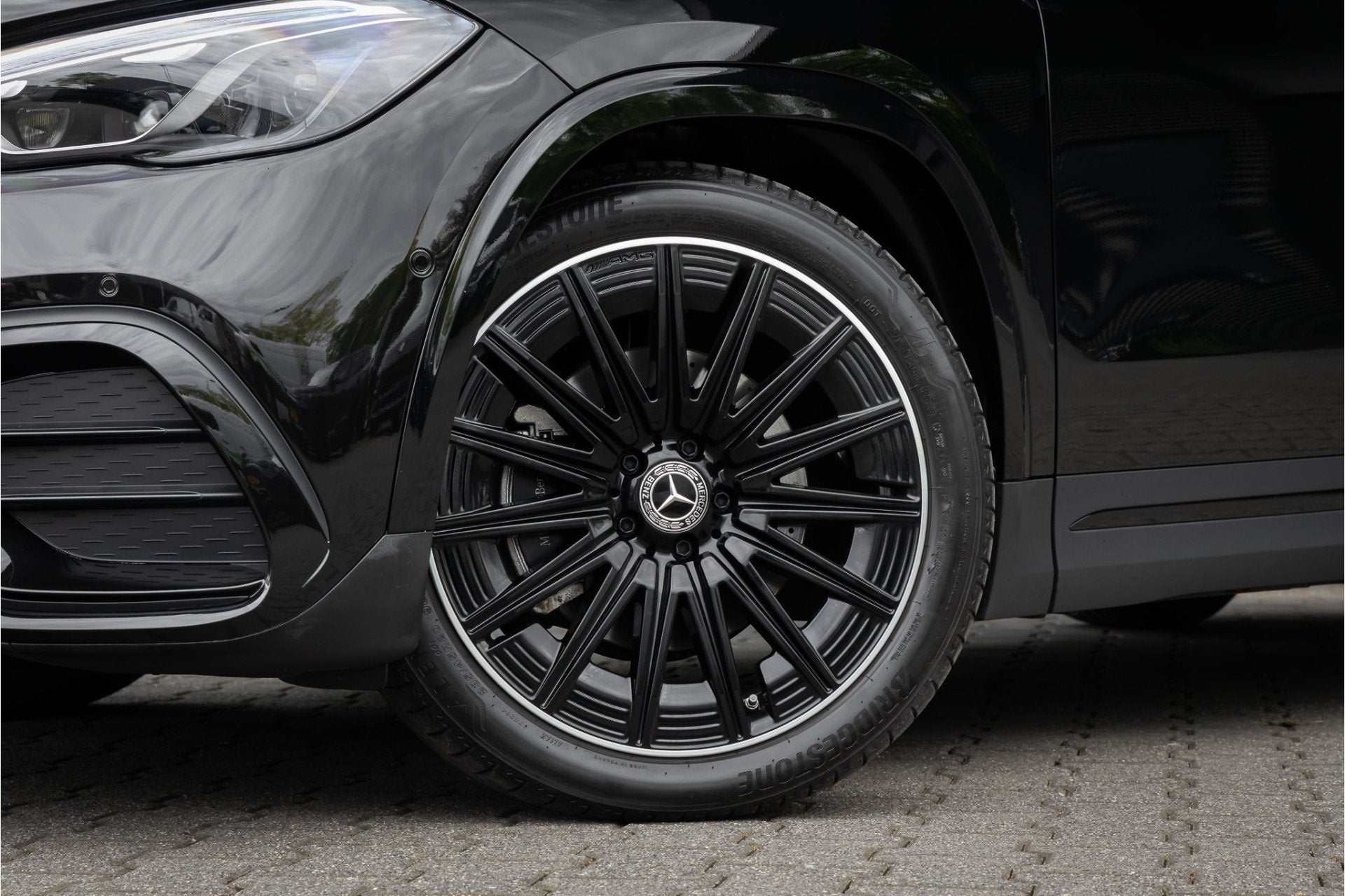 Mercedes-Benz GLA 200 d AMG Line 20 inch - Pano - Camera, Auto's, Mercedes-Benz, Zwart, 4 cilinders, Zwart, Origineel Nederlands