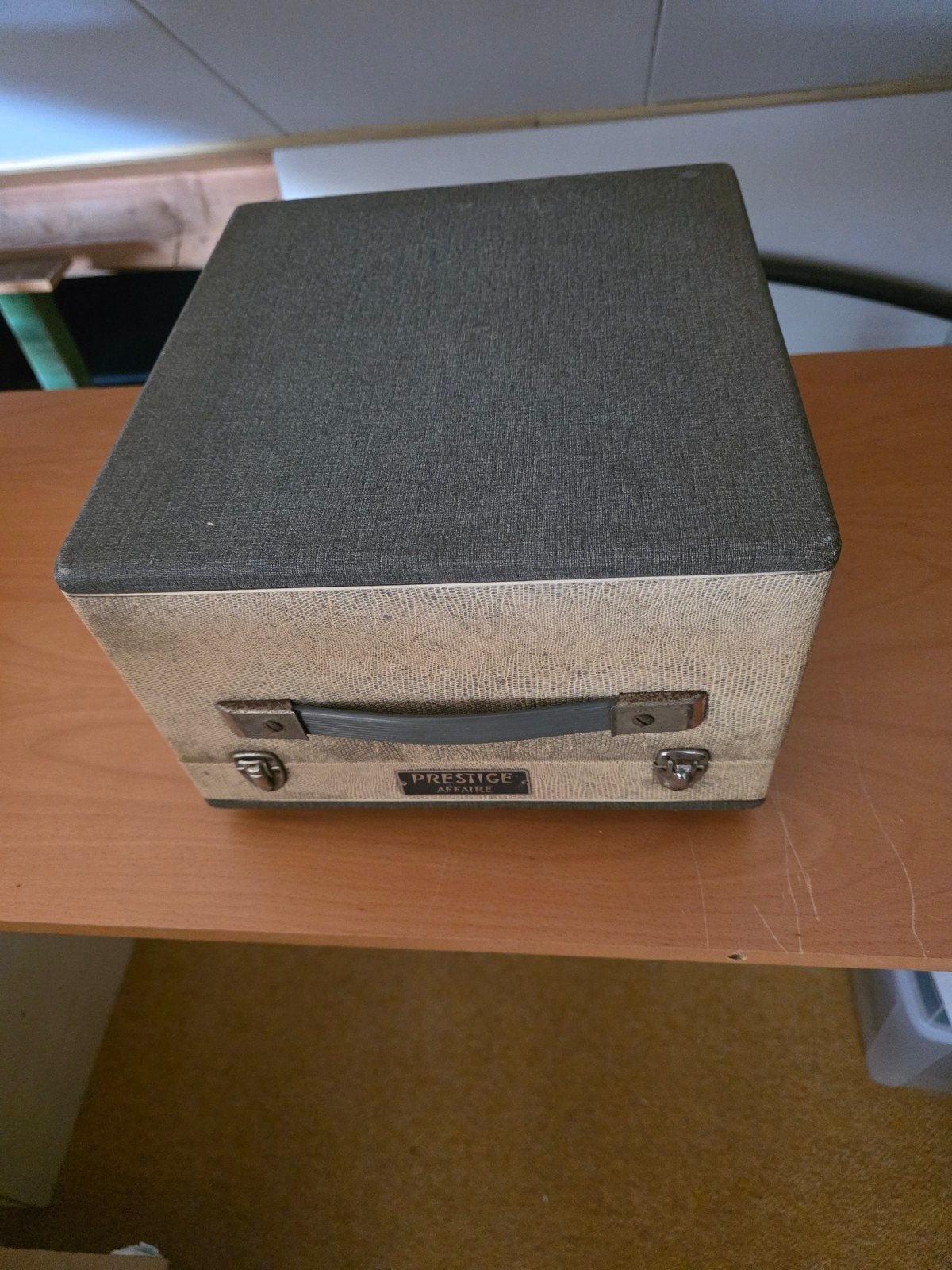 Vintage Prestige Affaire diaprojector met scherm en koffer, Ophalen of Verzenden, Gebruikt, Met scherm