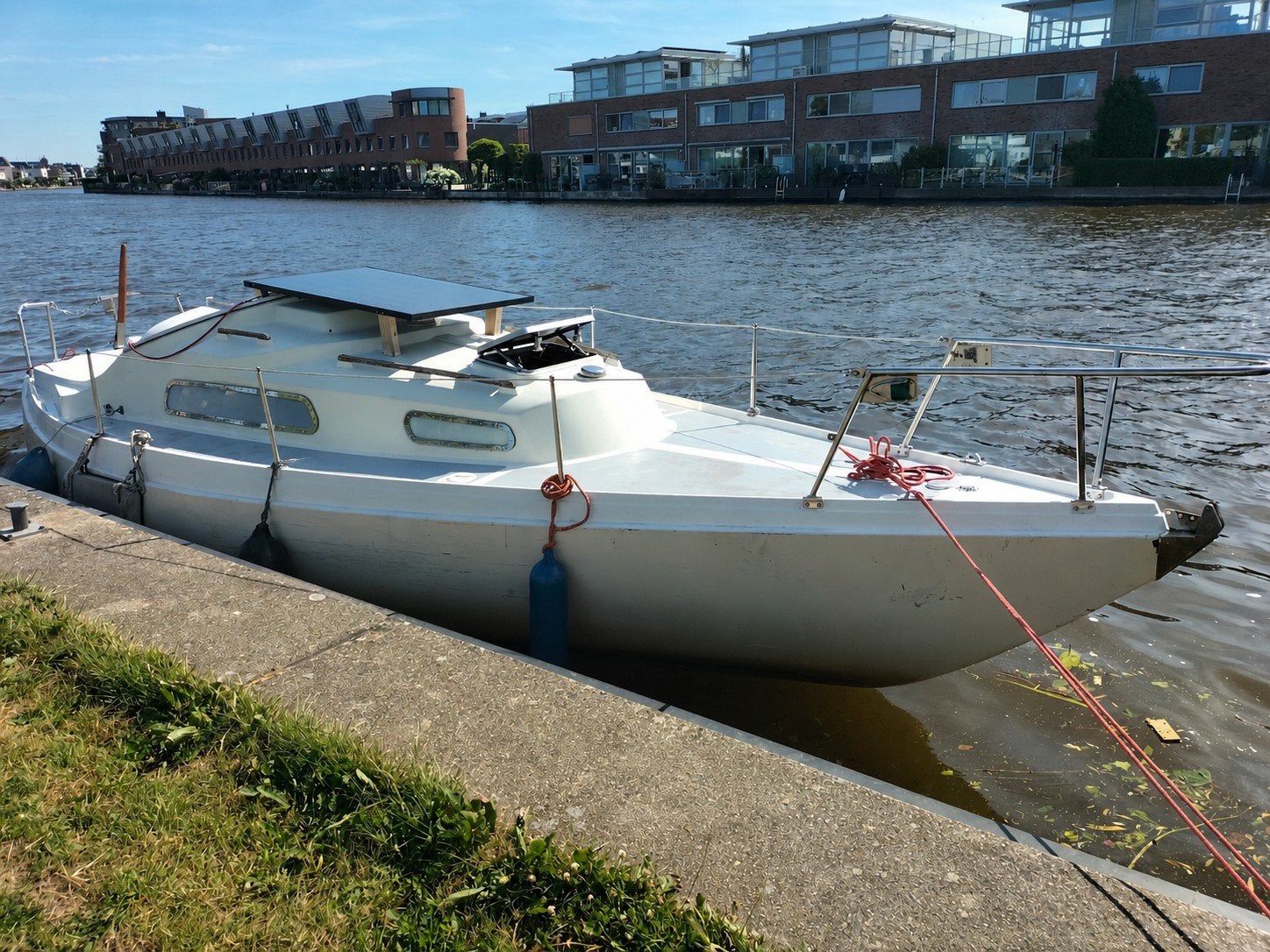 Gezellig motorbootje 8m vaarklaar, Watersport en Boten, Ophalen, Motor en Techniek, Zeilboot of Motorboot