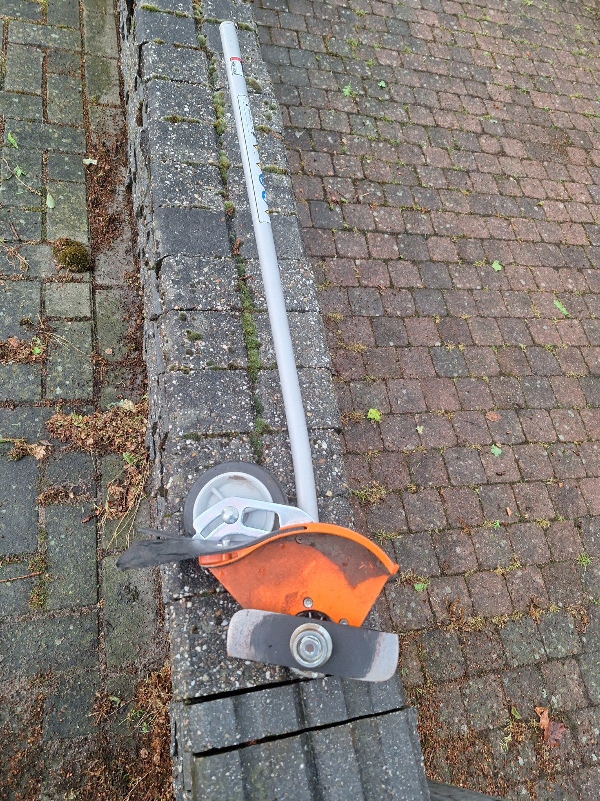 Stihl kantensnijder voor een combimachine, Ophalen