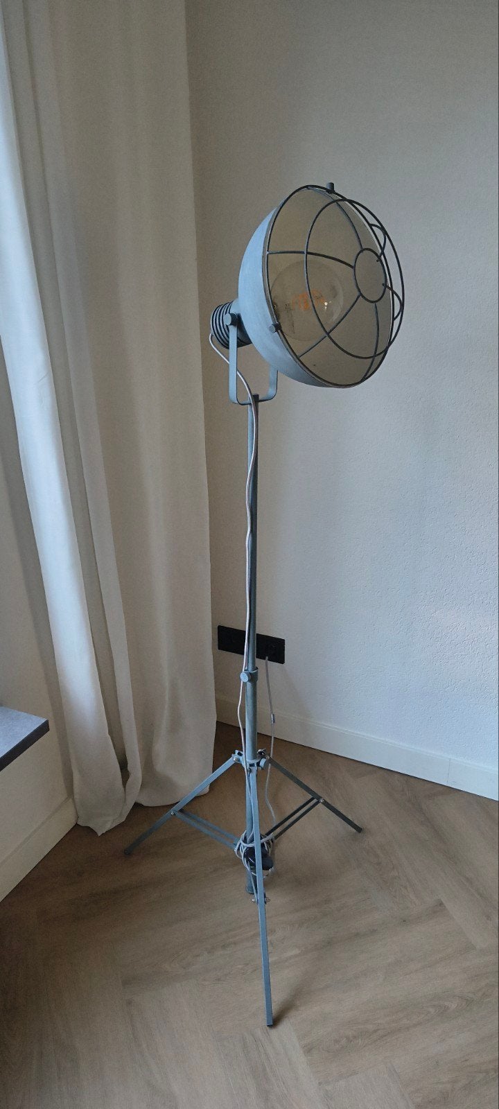 In hoogte verstelbare vloerlamp / studiolamp, Huis en Inrichting, Lampen | Vloerlampen, Ophalen, Gebruikt, Industrieel, Modern