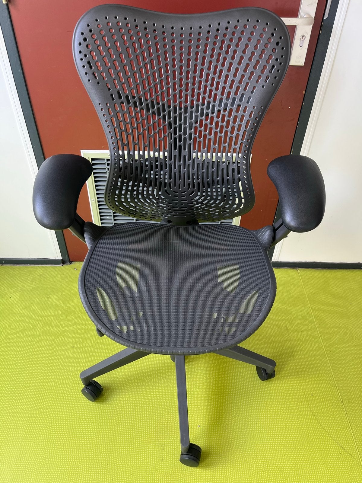 Herman Miller - Mirra 2, Ophalen, Zwart, Zo goed als nieuw, Bureaustoel