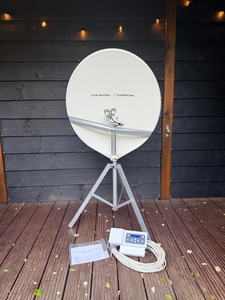 Travel Vision schotelantenne met statief en bediening, Ophalen, Zo goed als nieuw, (Schotel)antenne, Overige merken