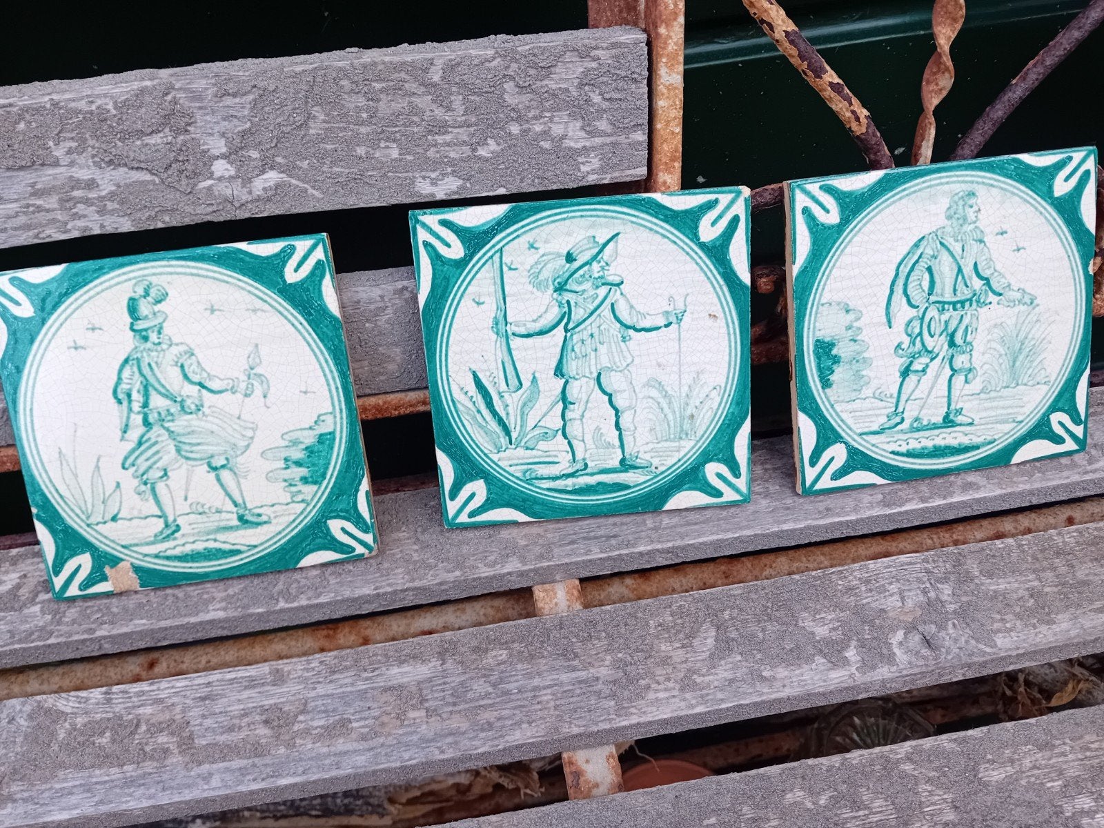 Tegels groen, Ophalen