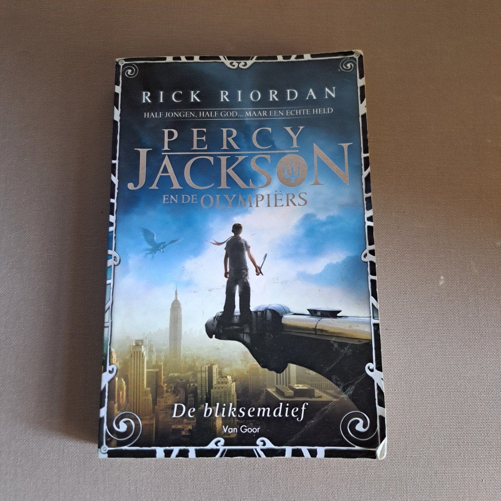 Rick Riordan - De bliksemdief, Fictie algemeen, Rick Riordan, Ophalen of Verzenden, Zo goed als nieuw