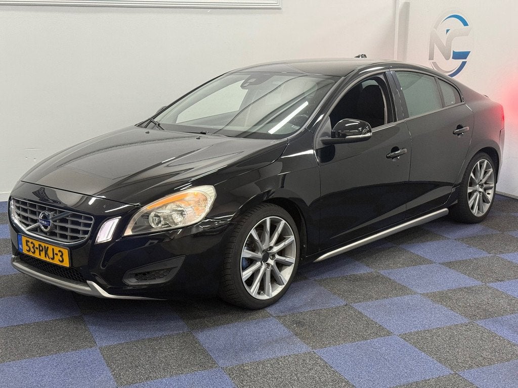 Volvo S60 1.6 T4 / DEALER ONDERHOUDEN / NETTE AUTO / NAVI-MU, Voorwielaandrijving, 15 km/l, Gebruikt, 4 cilinders