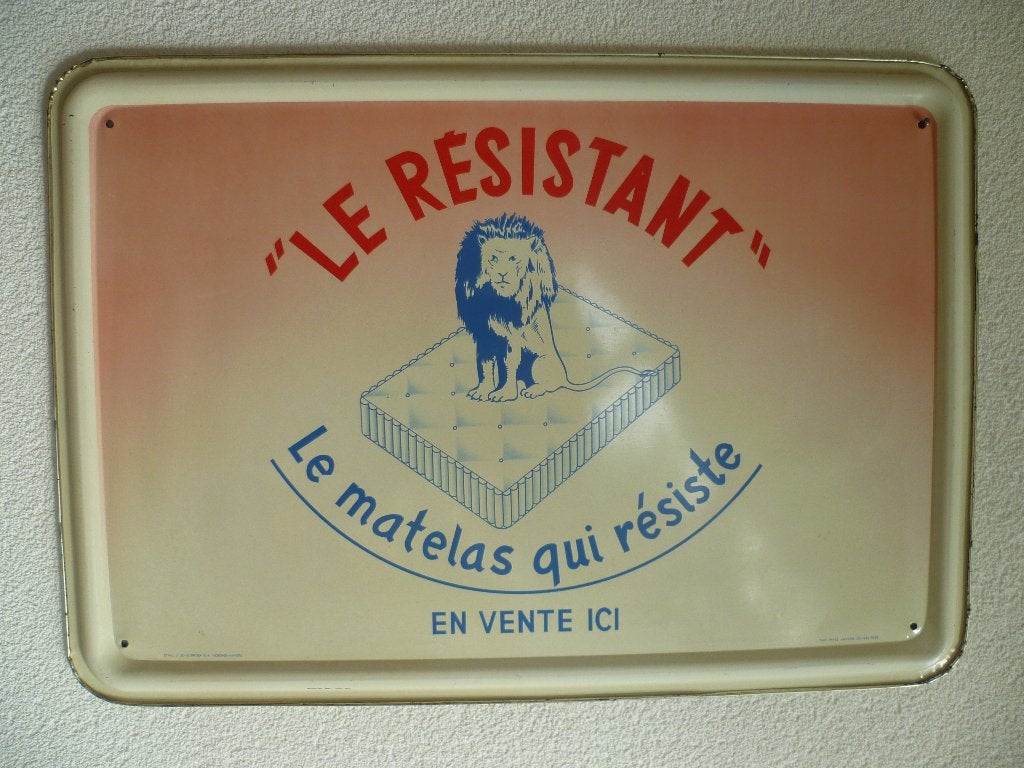 BLIKKEN RECLAME BORDJE"LE RESTISTANT MATELAS"UIT 1955, Ophalen of Verzenden, Zo goed als nieuw, Reclamebord