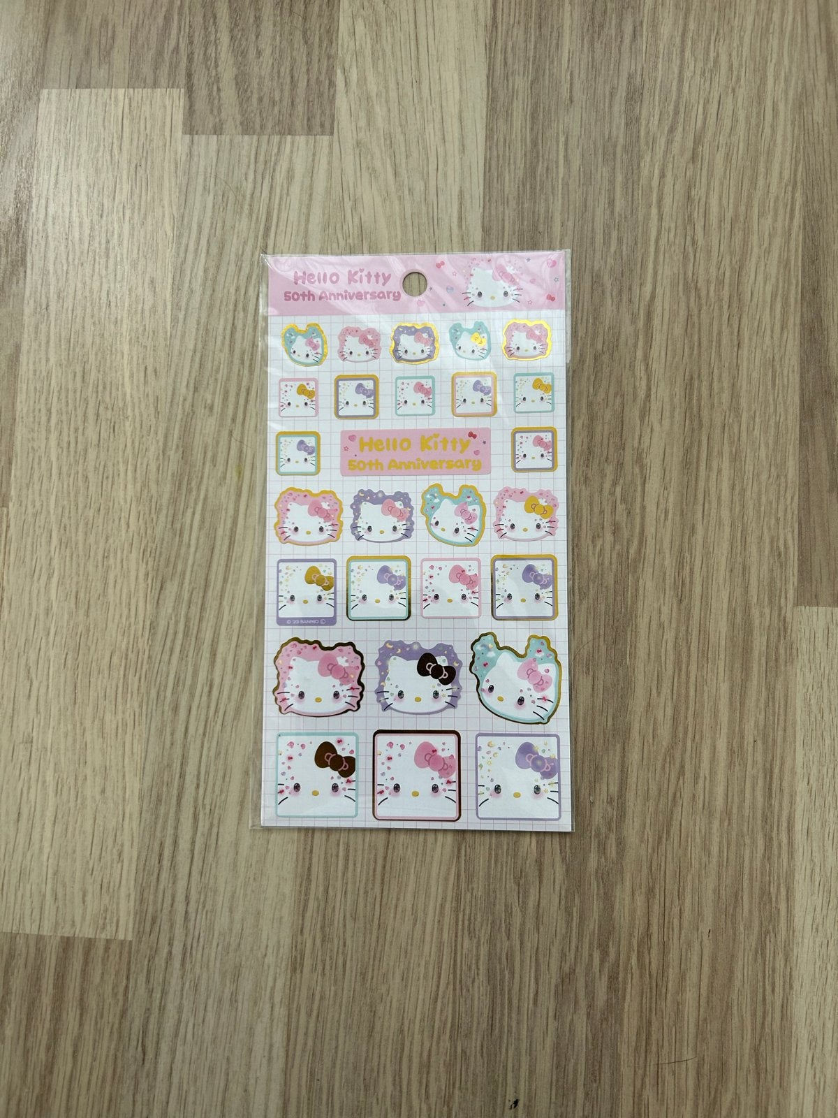 Hello Kitty 50th Anniversary Stickers - Nieuw in verpakking, Ophalen of Verzenden, Nieuw, Strip of Tekenfilm