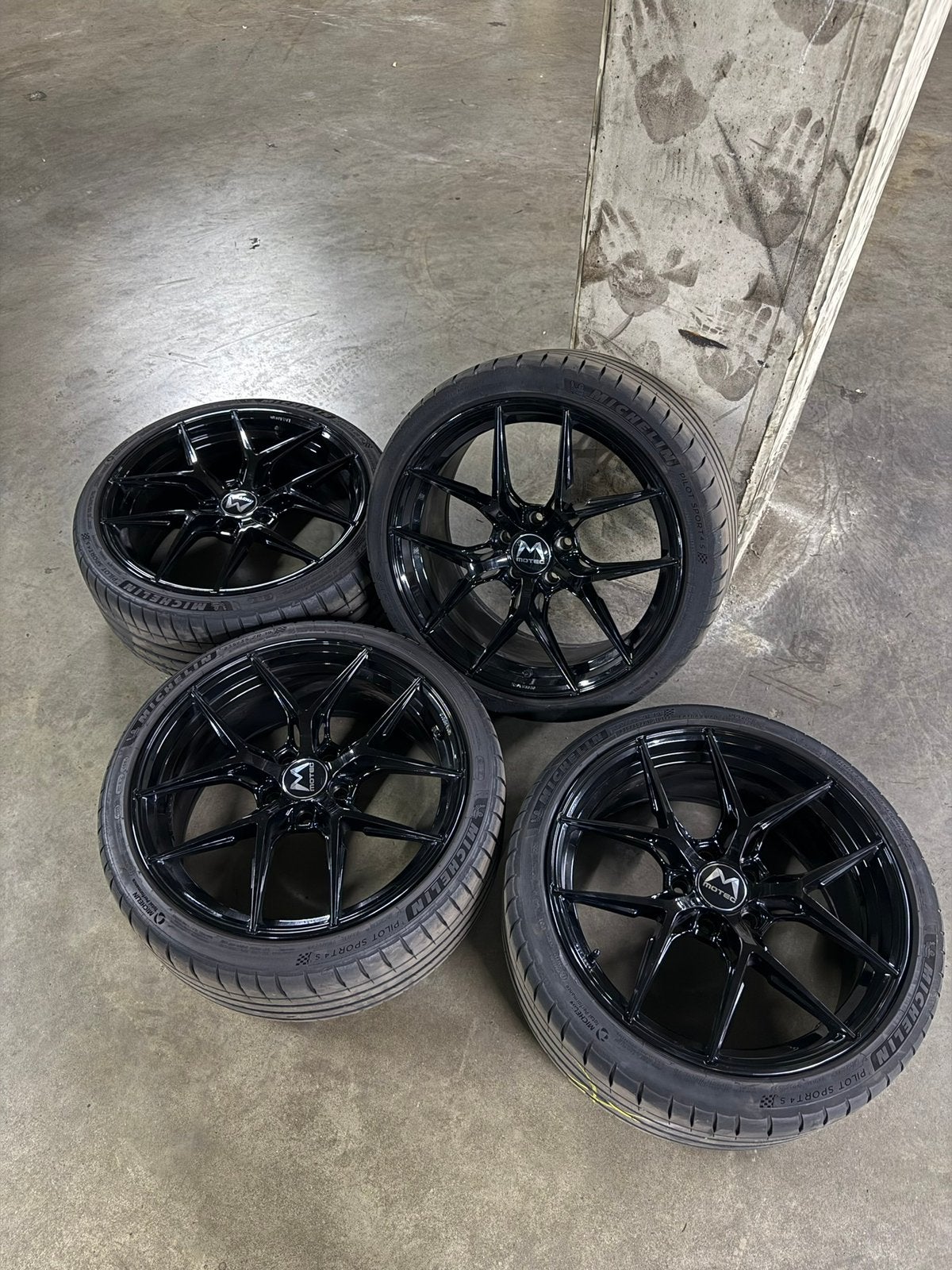 Motec MCR4 19inch 5x112 + Michelin PS4S banden, Banden en Velgen, 235 mm, Personenwagen, Zomerbanden