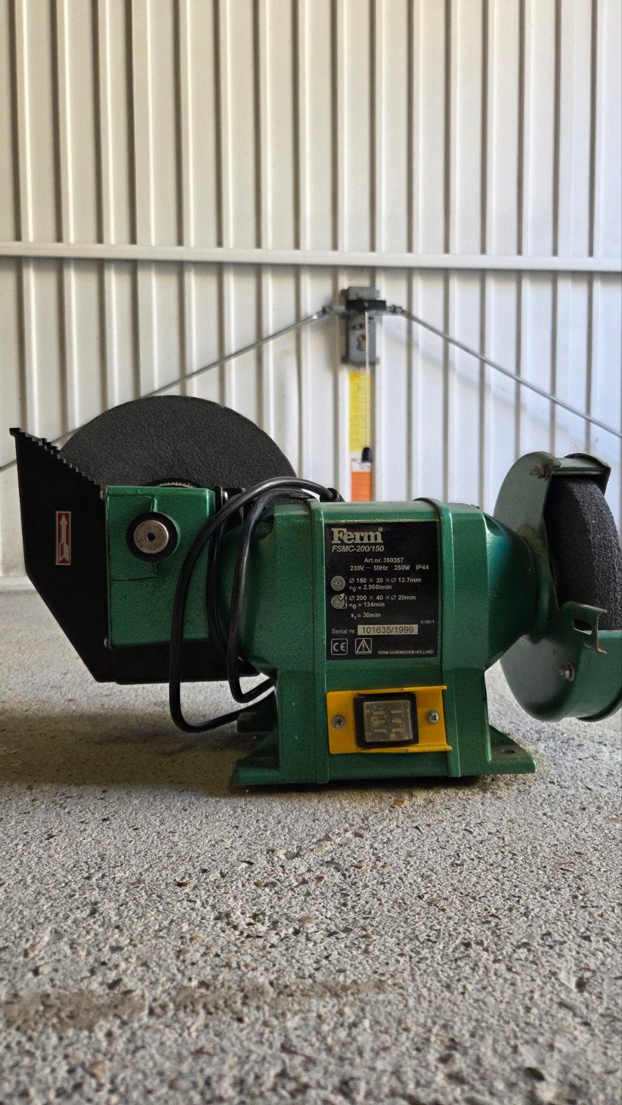 Ferm bankslijpmachine FBG-150, Ophalen, Gebruikt, Minder dan 700 watt, Werkbankslijpmachine