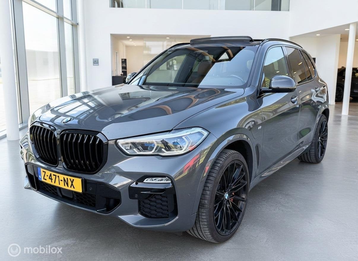 BMW X5 xDrive45e High Exe M-Sport Pano|Trekhaak, Gebruikt, 394 pk, Adaptive Cruise Control, Leder