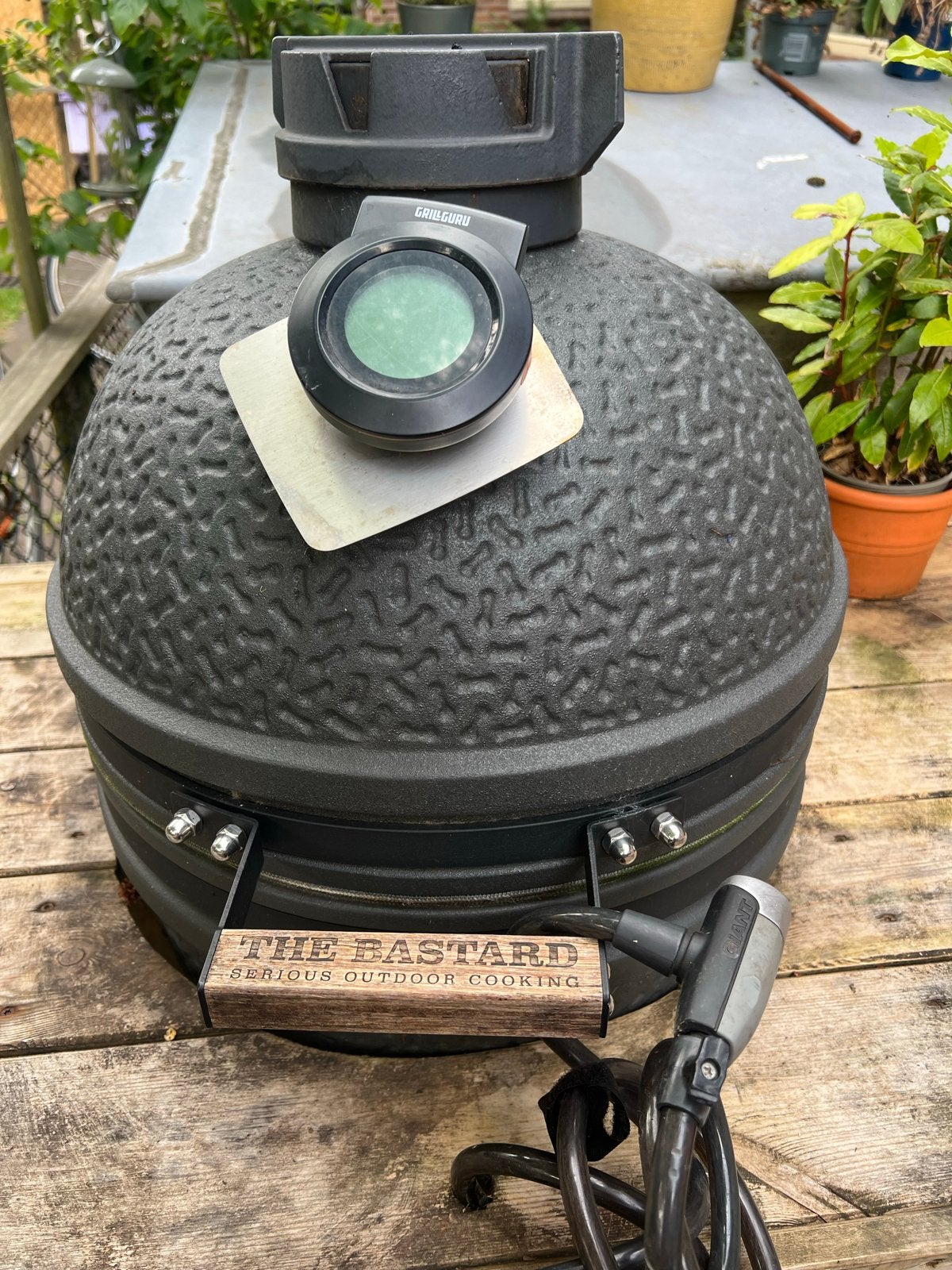 The Bastard Medium Kamado met uitgebreide accessoires, Ophalen, Gebruikt