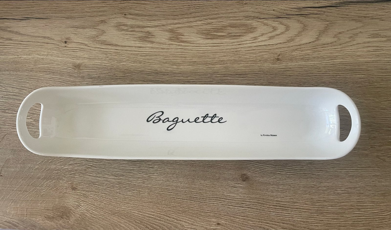 Riviera Maison Baguette schaal - Zo goed als nieuw, Porselein of Keramiek, Schaal, Vaatwasserbestendig, Ophalen of Verzenden