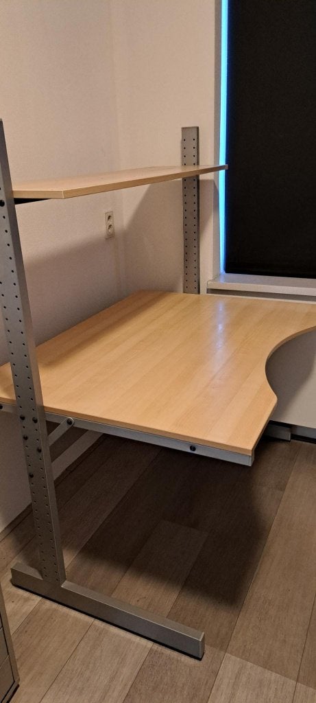 bureau bijna gratis. Ideaal voor een student, Ophalen, Demontabel, Zo goed als nieuw, IKEA