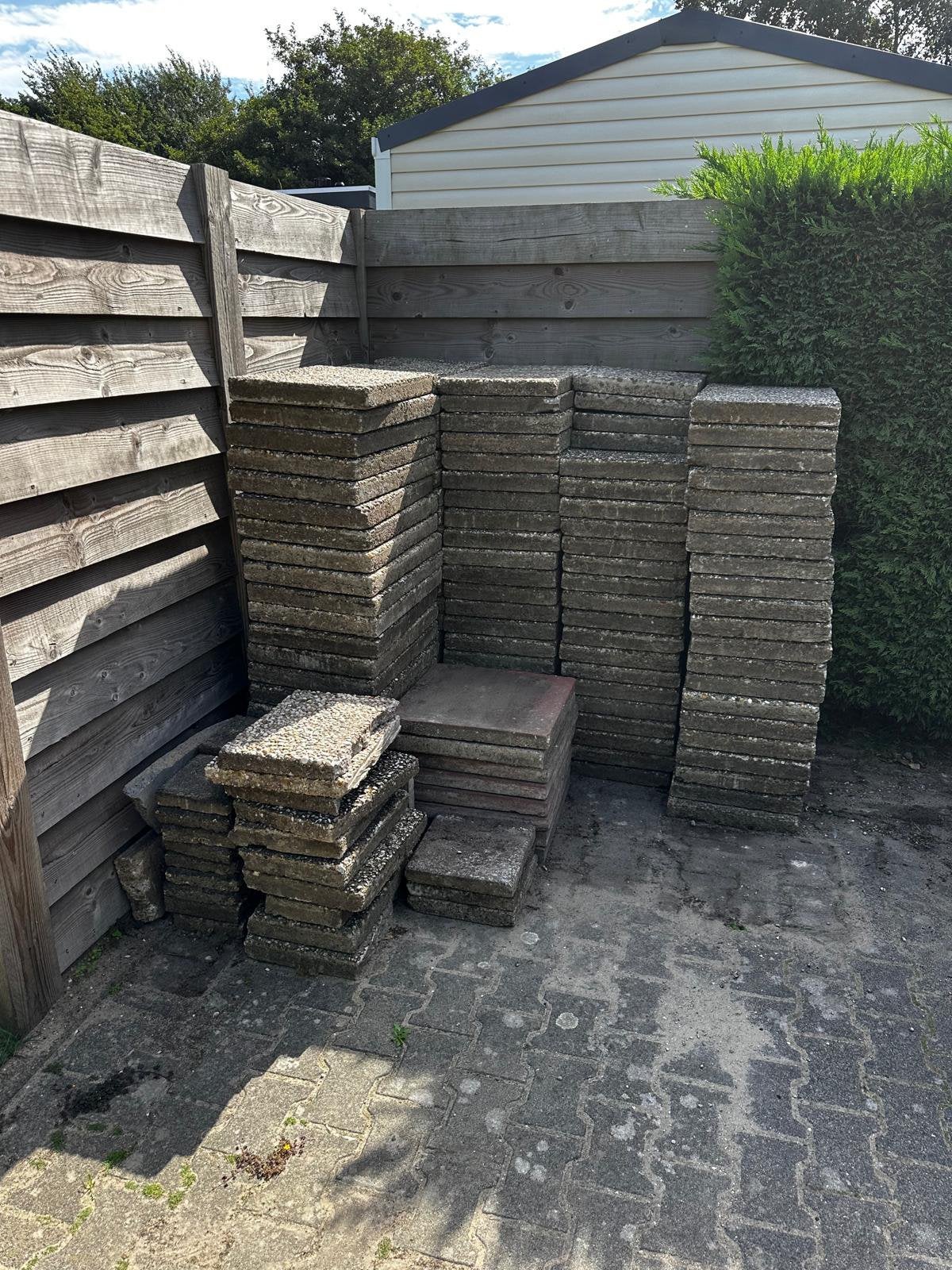 Grindtegels ongeveer 100 stuks , rode betontegels, Ophalen, Gebruikt, Beton, Terrastegels