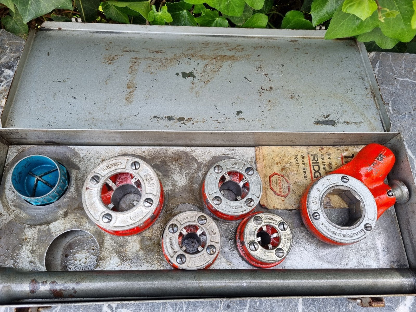 Ridgid pijpsnijder en draadsnijset - Gebruikt, Ophalen of Verzenden, Gebruikt, Snijgereedschap, Ridgid